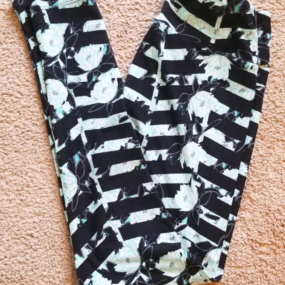 Lularoe one size leggings
